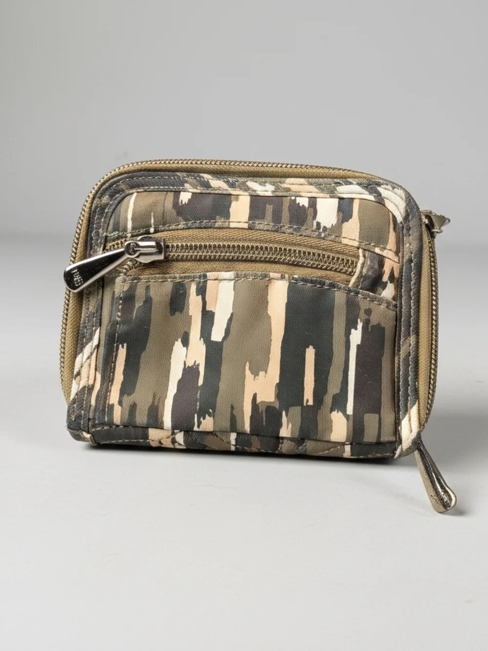 lug Splits Waller in Classic Olive Green Camo